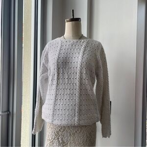 Super cute 80’s/90’s white knit sweater ✨